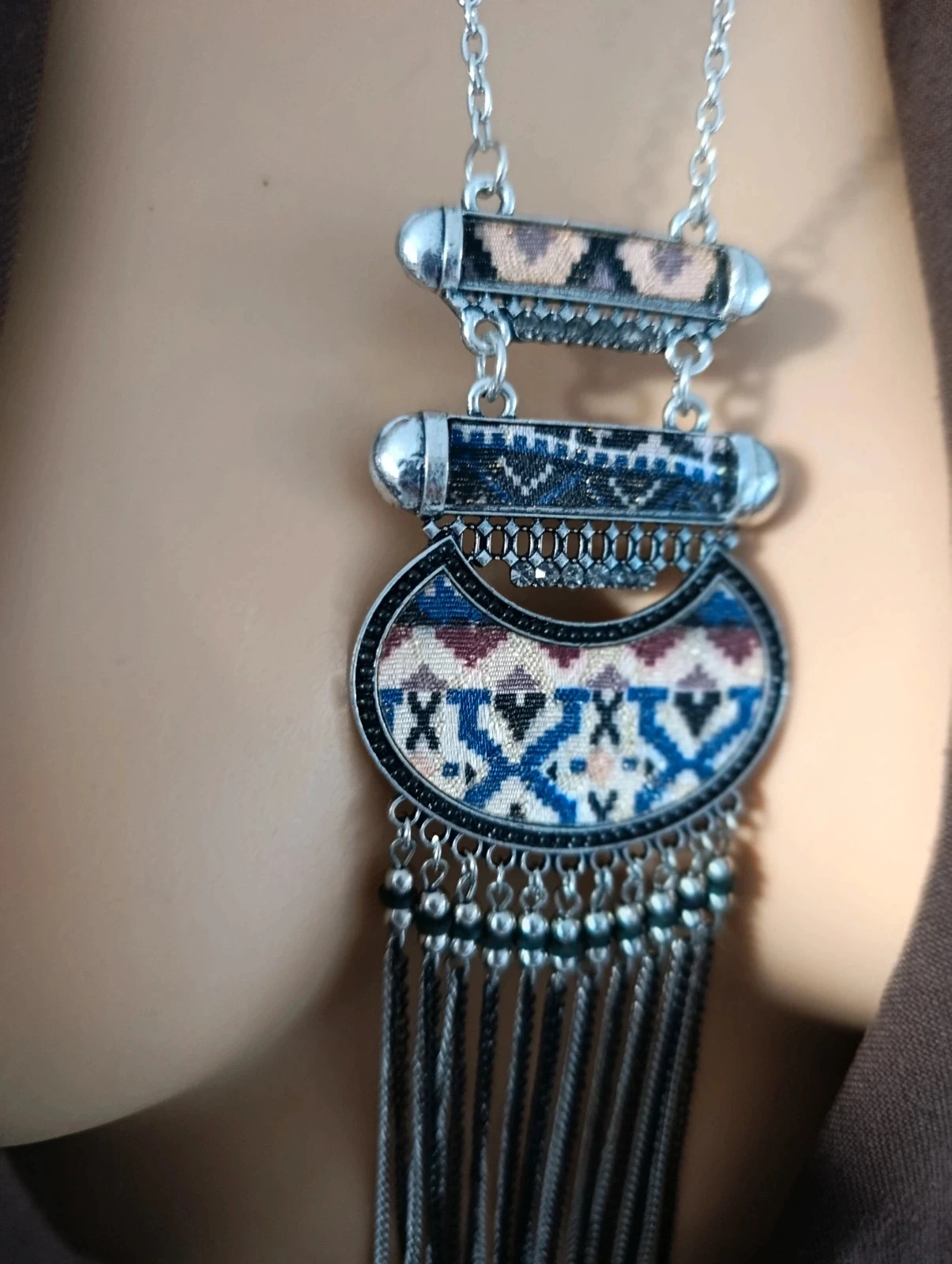 Collar colgante bohemio étnico plateado con flecos - Motivos aztecas – photo 7